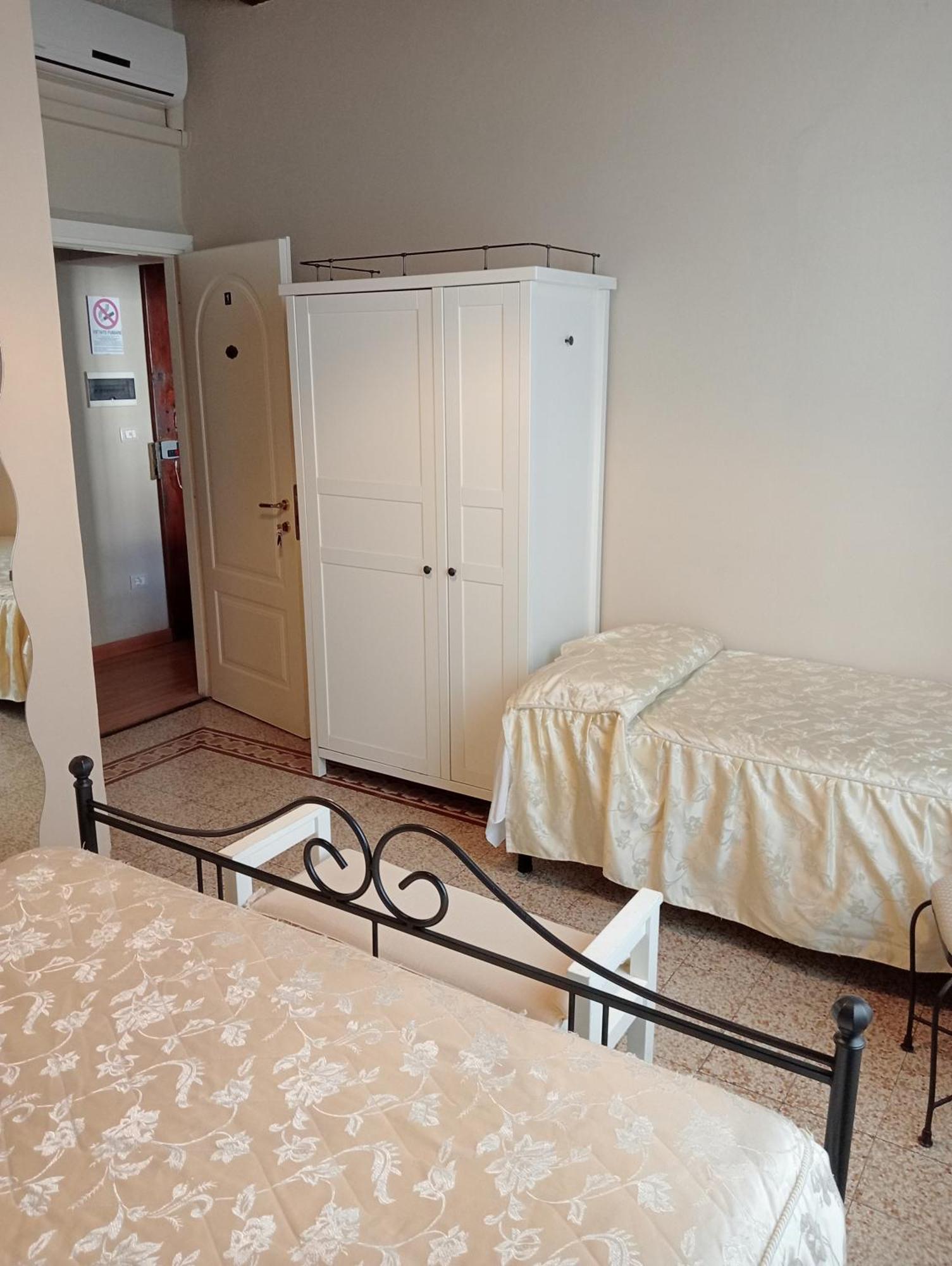 Buonanotte Rooms Lucca Exterior photo
